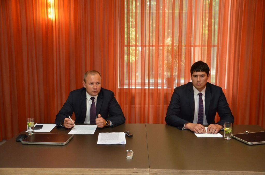 Liepājas kompleksā Sporta skolas treneri aicina uz preses koncerenci : "Hadarovičs un Miloslavskis, glābjot savu ādu, nomelno citus"