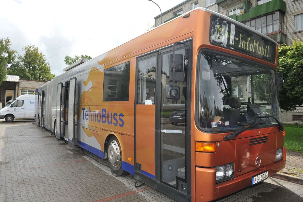 Cenšas ieinteresēt skolēnus par inženierzinātnēm 