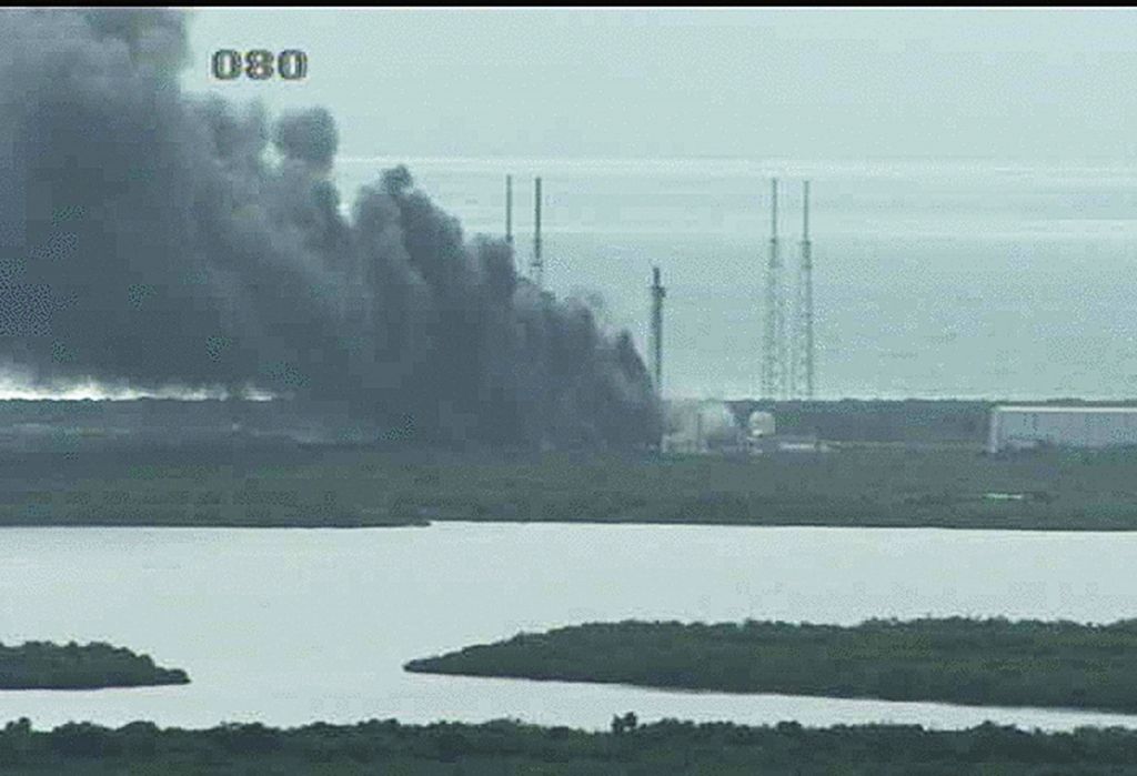 Floridā starta laukumā uzsprāgusi SpaceX raķete