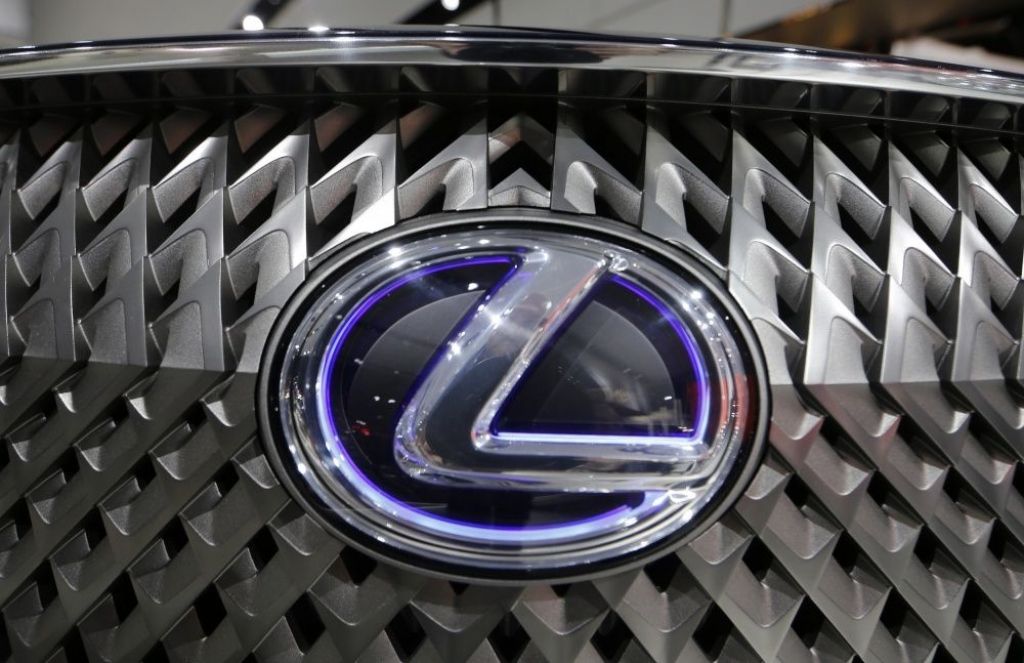 Valsts prezidenta nolietotā automašīna nomainīta pret jaunu Lexus limuzīnu