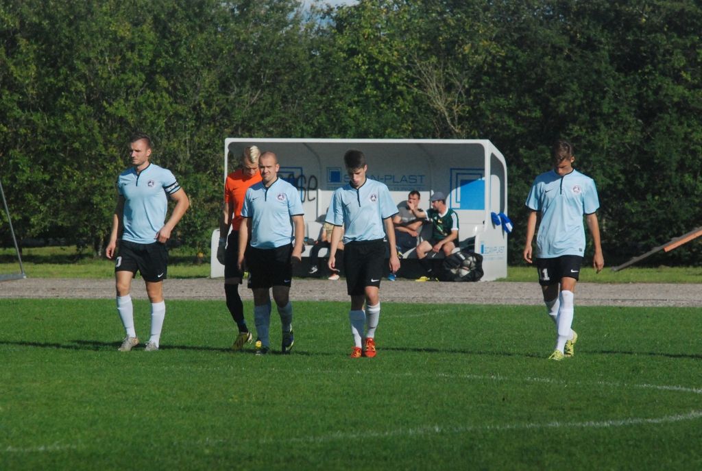 FOTO: "Grobiņas SC" futbolisti kļūst par otrās līgas Kurzemes reģiona čempioniem