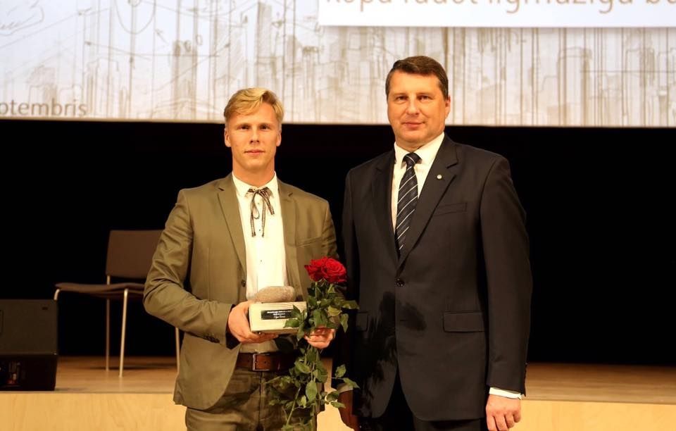 "Grobiņas SC" futbolists Zigis Ostelis saņem balvu "Gada inženieris"