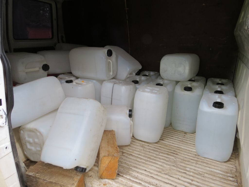 Liepājā atrasti 335 litri nelegālā alkohola