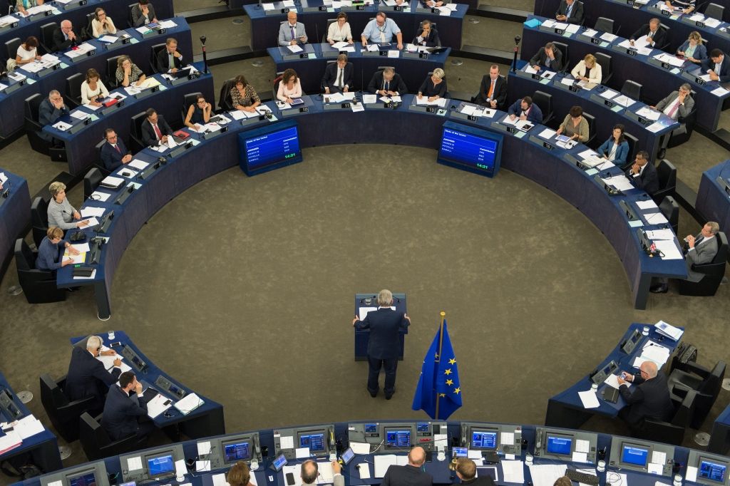 Junkers: Populisms problēmas neatrisina, tas tās vairo
