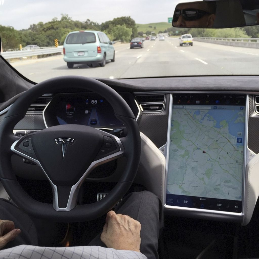Ķīnā, iespējams, vēl viens bojāgājušais Tesla autopilota režīma kļūdas dēļ