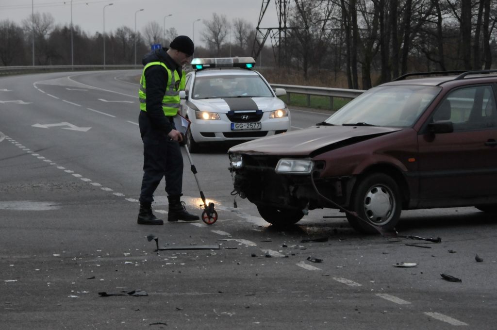 Priekules un Durbes novados autovadītāji un meža zvēri nesadala ceļu