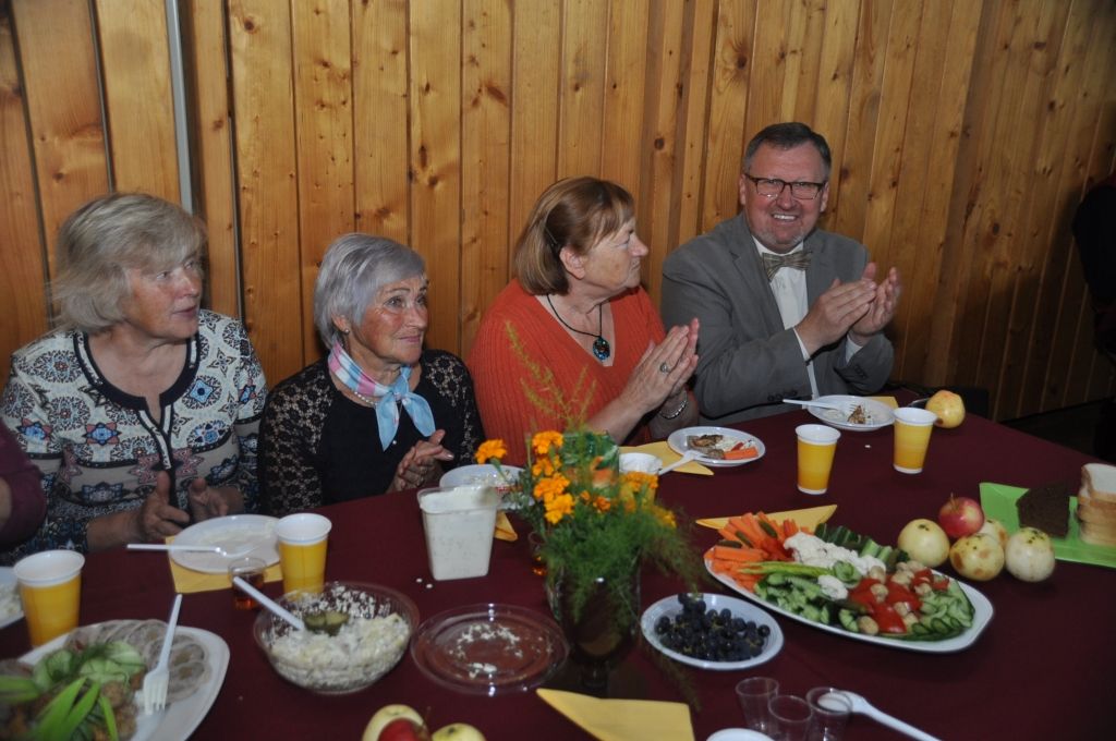 FOTO: Senioru klubs "Tev un Taviem draugiem" nosvin sešpadsmit gadu jubileju