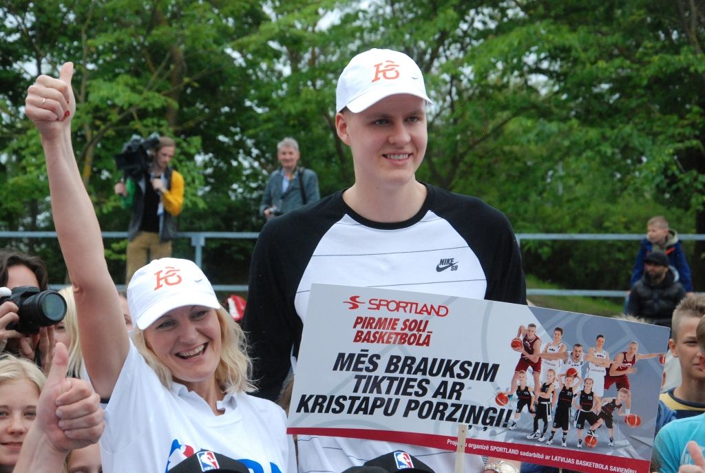 Porziņģis un Šteinberga uzvar līdzjutēju balsojumā par Latvijas šā gada labākā basketbolista godu