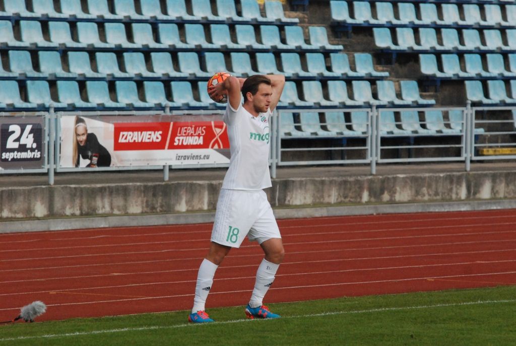 "Jelgavas" futbolisti svarīgā spēlē par trešo vietu virslīgā uzvar "Liepāju"