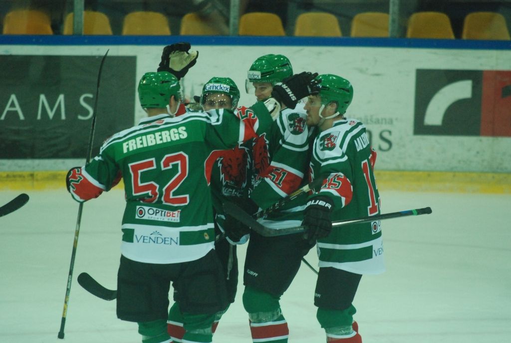 "Liepāja", "Mogo" un "Kurbads" tiek pie graujošām uzvarām hokeja virslīgas mačos