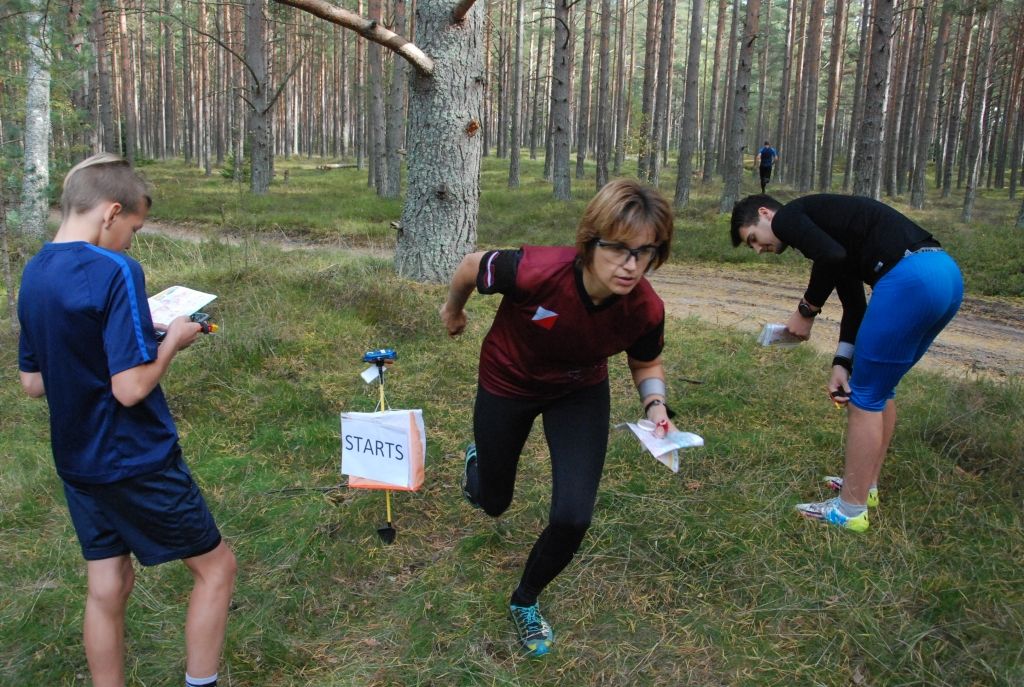 FOTO: Orientieristi sezonai pieliek punktu Jūrmalciema apkaimē