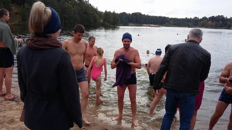 FOTO: Beberliņos atklāj Liepājas ziemas peldēšanas sezonu 