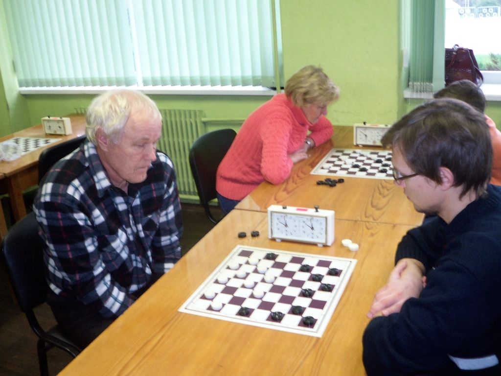 FOTO: Dambretisti Aizputē spēkojas "Tempo" kausa izcīņas piektajā kārtā