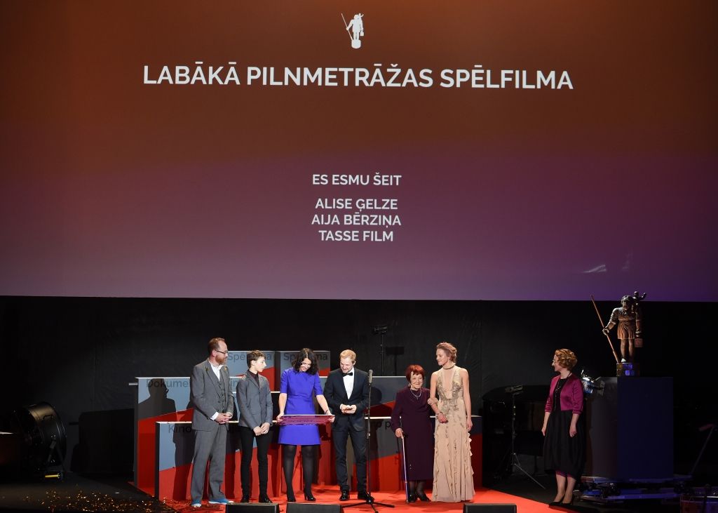 Par gada labākajām atzītas spēlfilma Es esmu šeit un dokumentālā filma Saules staros