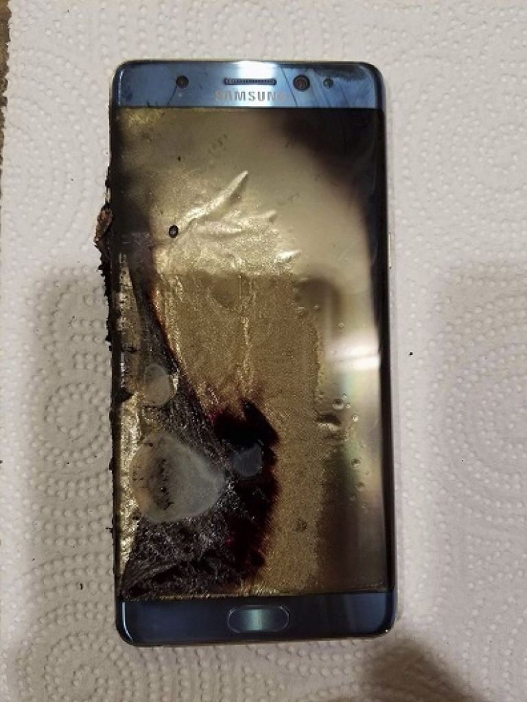 ASV aizliedz pārvadāt lidmašīnās Samsung atsauktos Galaxy Note 7 viedtālruņus