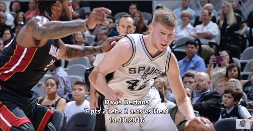 VIDEO: Bertānam septiņi punkti Spurs komandas pārbaudes spēlē