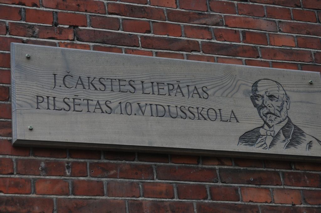 Liepājas 10. vidusskola no valdības lūdz 72 822 eiro