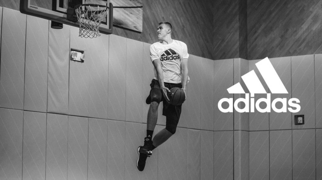 "adidas" oficiāli paziņo par reklāmas līguma noslēgšanu ar Porziņģi