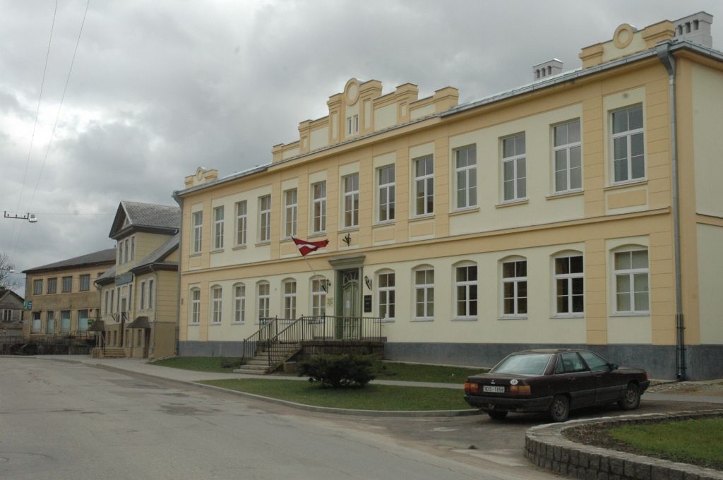 Apriņķis nāk!