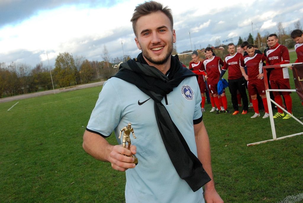 FOTO: "Grobiņas SC" futbolisti kļūst par Latvijas otrās līgas čempioniem