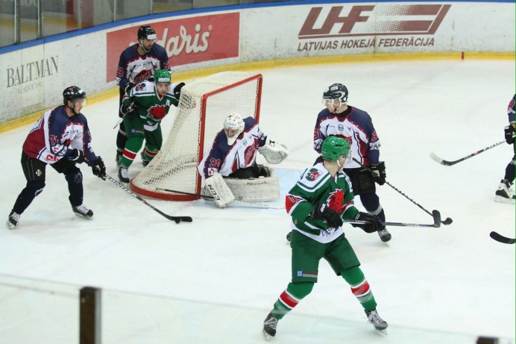 "Liepājas" hokejisti virslīgas spēlē negaidīt zaudē "Prizmai"