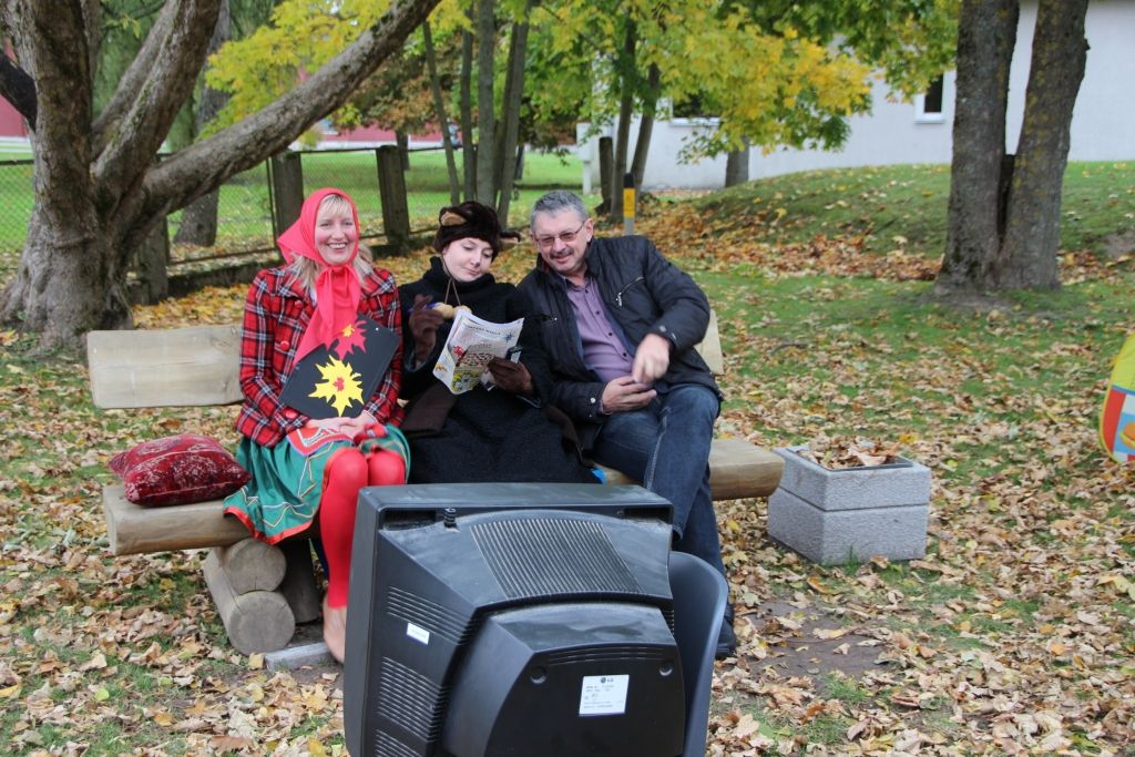 FOTO: Durbes bērnudārzam "Ābolītis" labiekārtots rotaļu laukums