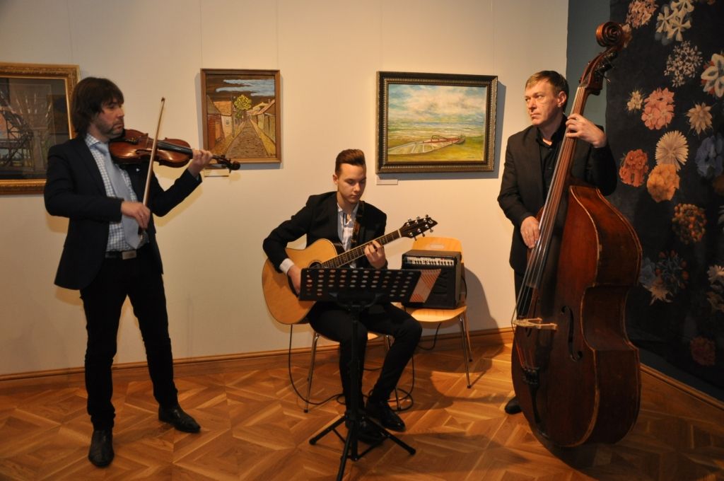 FOTO: Noskaidroti izstādes "Pilsētas skaņa mākslā" laureāti