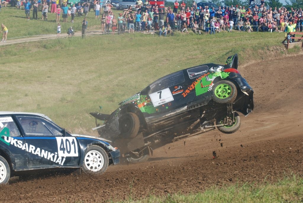 Zināmi datumi, kad 2017. gadā Vecpils autotrasē būs autokrosa un folkreisa sacensības