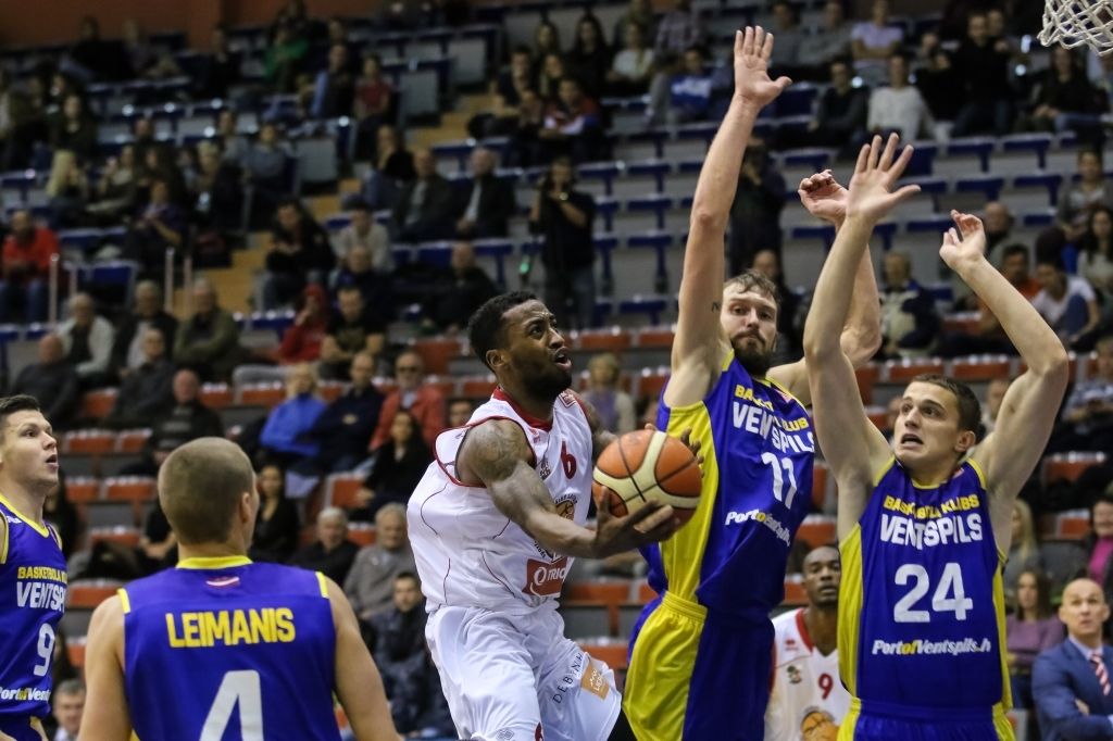"Ventspils" basketbolisti Kurzemes derbijā noslēdzošajā ceturtdaļā salauž "Liepāja"/"Triobet" pretestību