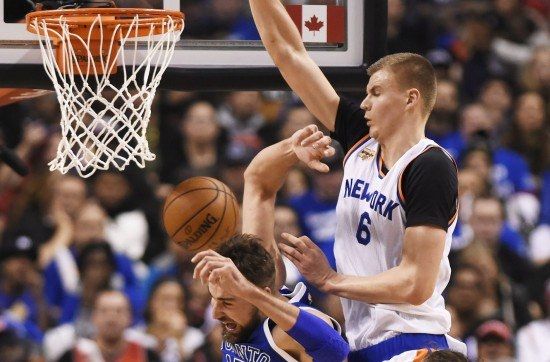 Porziņģa 21 punkts neglābj "Knicks" no vēl viena zaudējuma