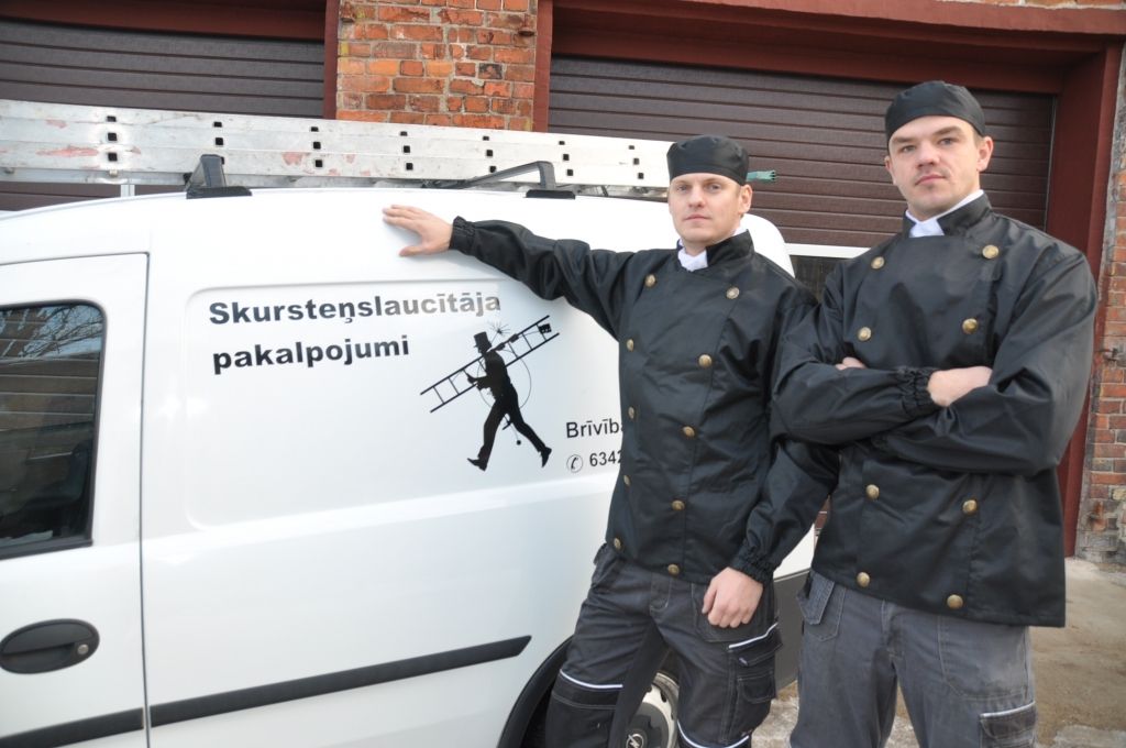 Ikdiena paiet uz māju jumtiem