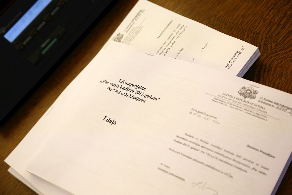 20 stundu ilgā sēdē Saeima apstiprina 2017.gada budžetu