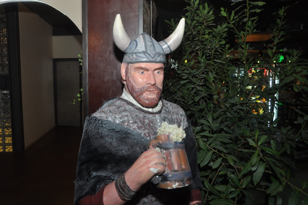 FOTO: Naktsklubs "Vecais vikings" svin gada jubileju