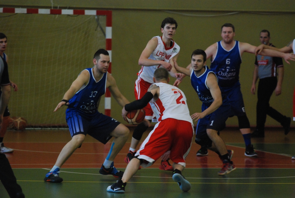 FOTO: "Pāvilostas novads" saspringtā mača galotnē uzvar "LPPP/Nīcu"