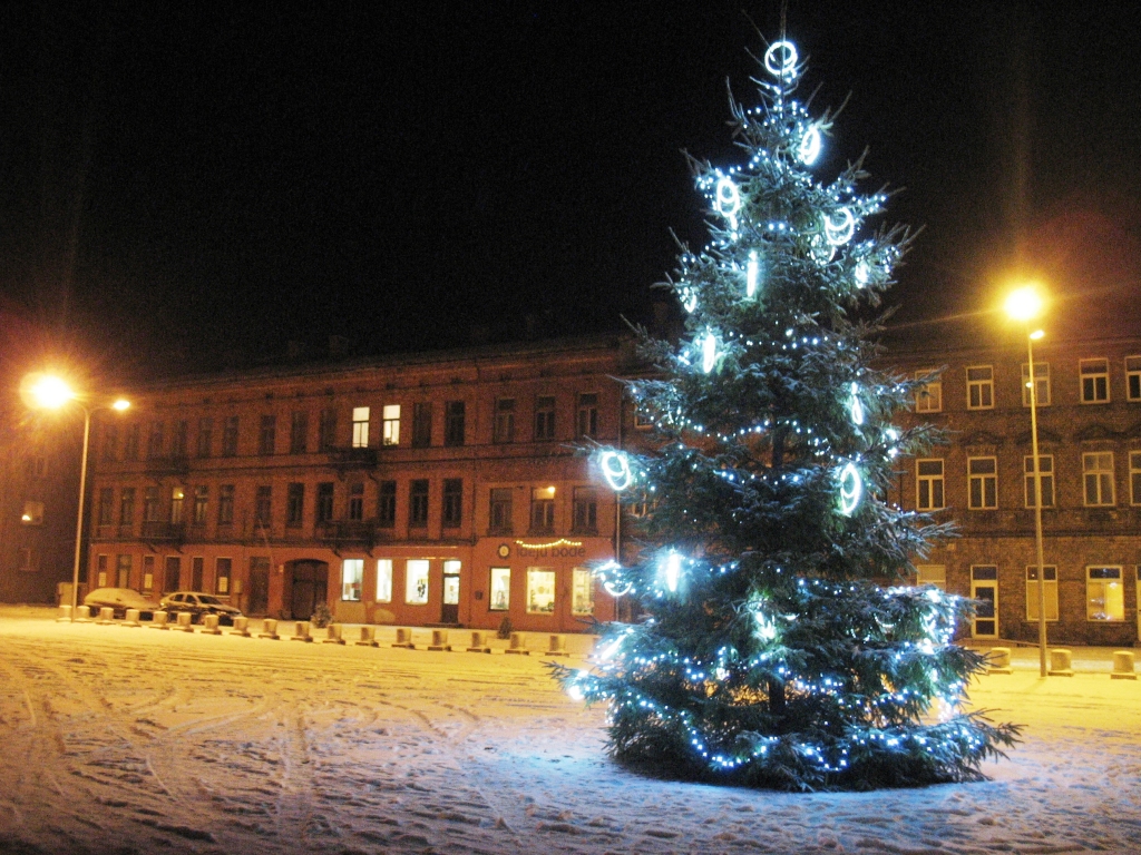 Jaunliepājā atklās Ziemasssvētku egli