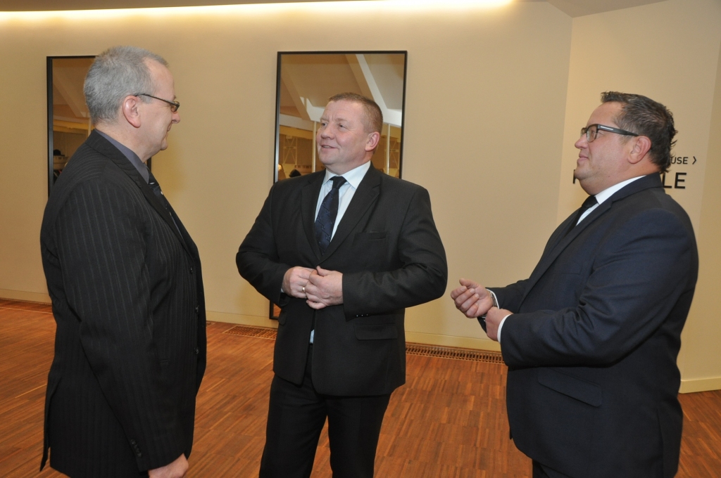 FOTO: Sesks "Lielajā dzintarā" rīko Ziemassvētku pieņemšanu