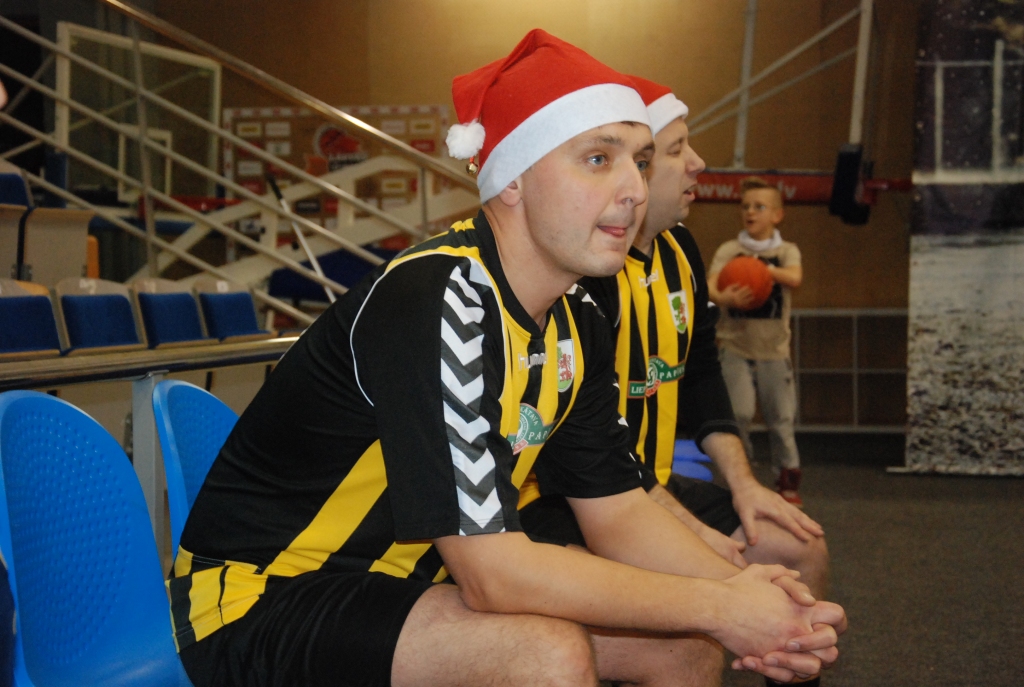 FOTO: "Medze" četros naktī triumfē turnīrā "Ziemassvētku kauss"