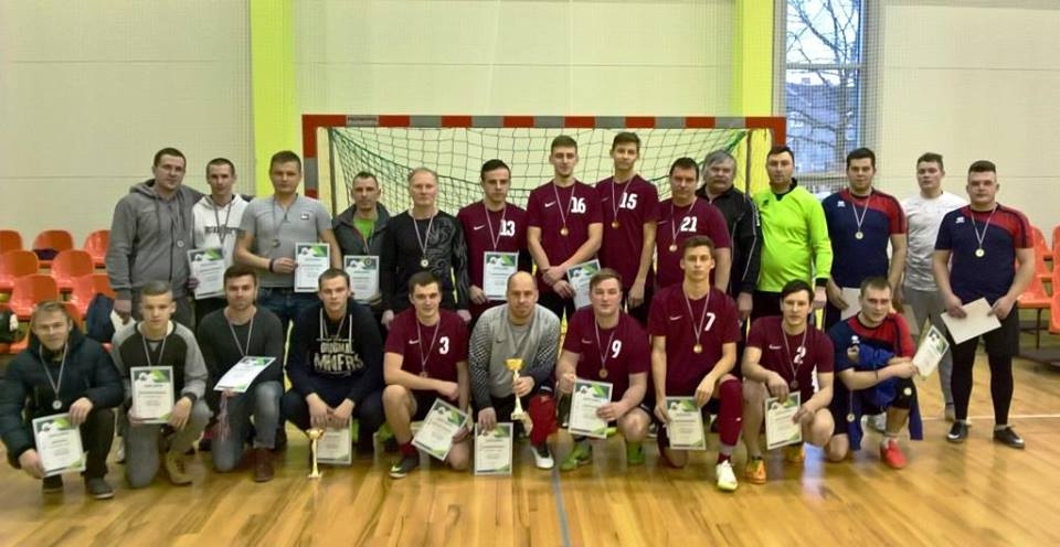 "Cīravas" futbolisti kļūst par Aizputes novada čempioniem telpu futbolā