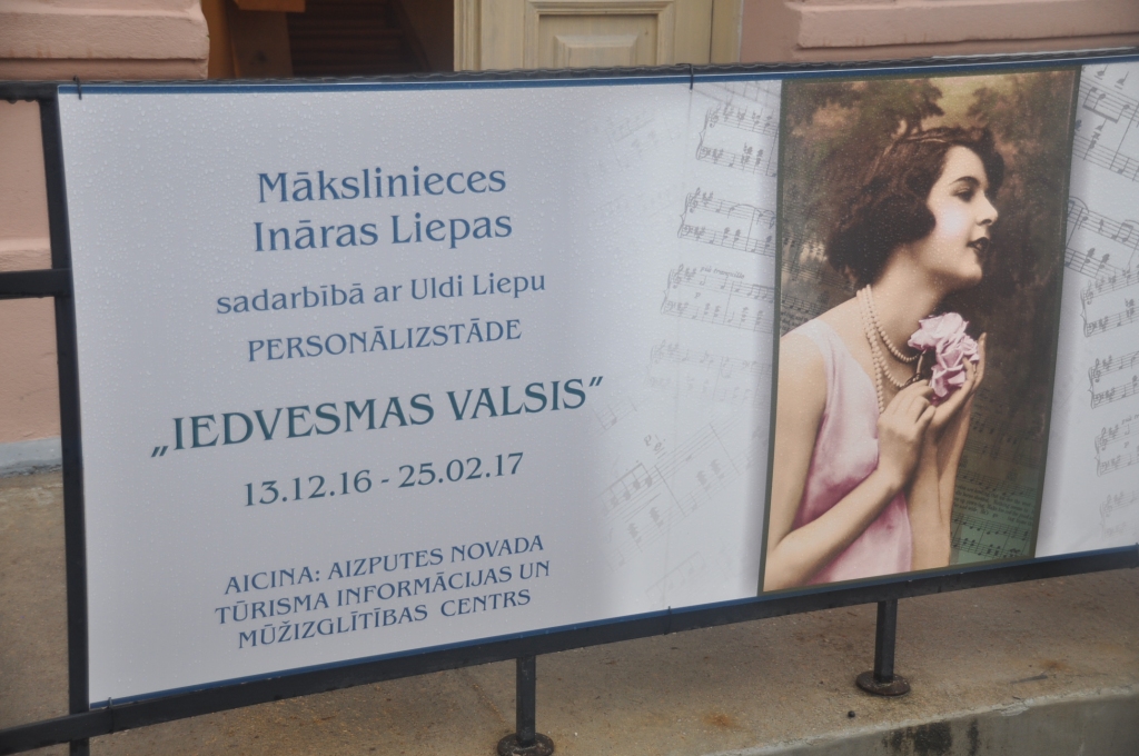 Aizputē ieradušās smalkas dāmas – lelles