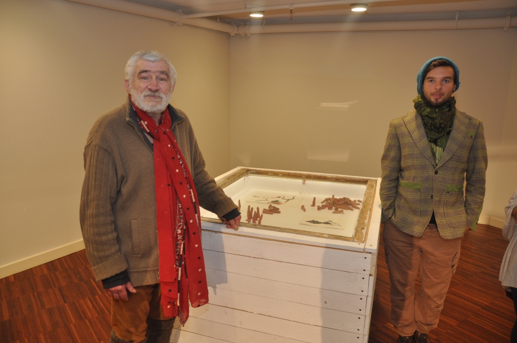 FOTO: ''Lielajā dzintarā'' atklāj 10 mākslinieku veidotu izstādi