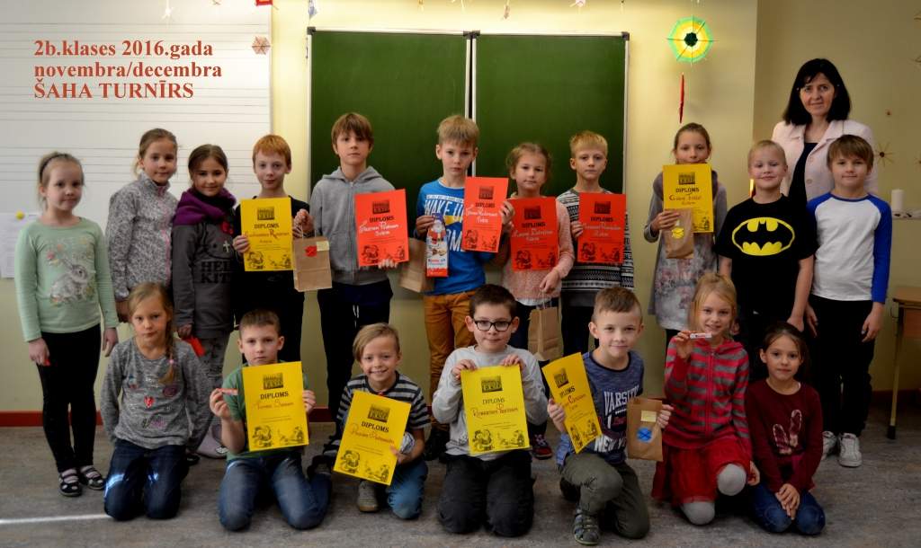 Izspēlē iespaidīgu skaitu šaha partijas