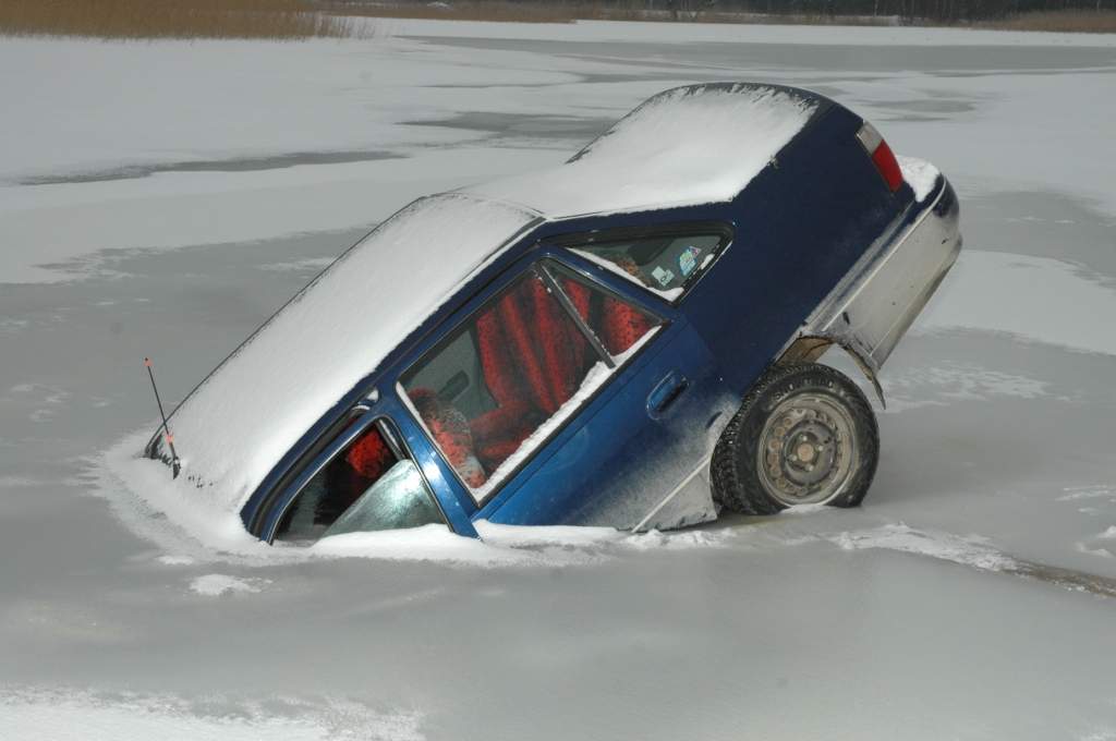 VUGD aicina iedzīvotājus būt uzmanīgiem un nekāpt uz ledus