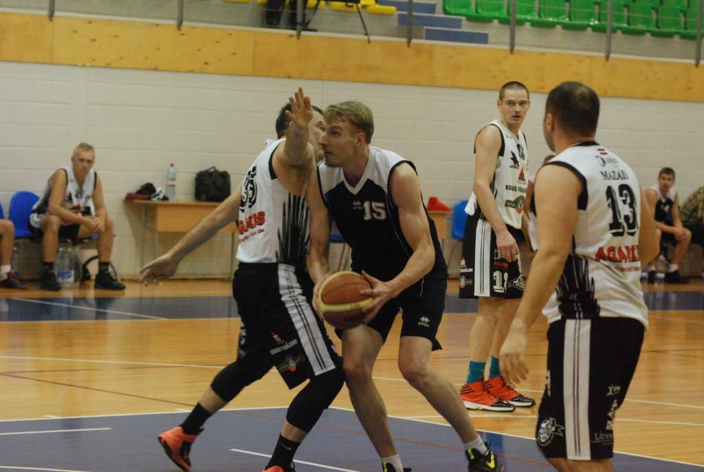 "Bārta" un "Fēnikss" uzvar Grobiņas novada čempionāta basketbolā spēlēs