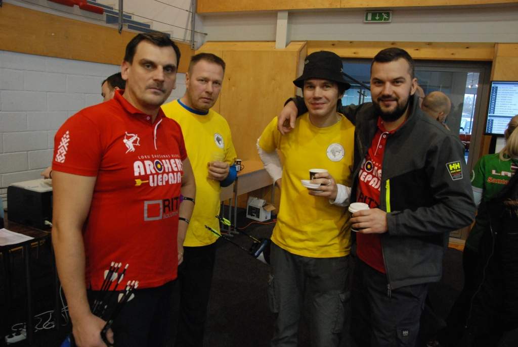 FOTO: Grobiņā sacenšas loka šaušanas sacensībās "Seeburgas stops 2017"