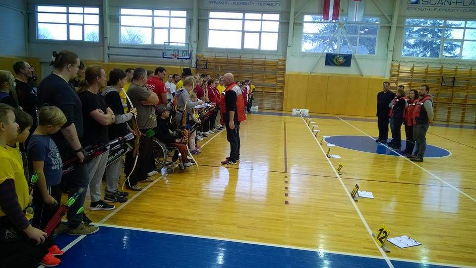 Grobiņā noskaidro labākos loka šaušanas sacensībās "Mani pirmie starti"