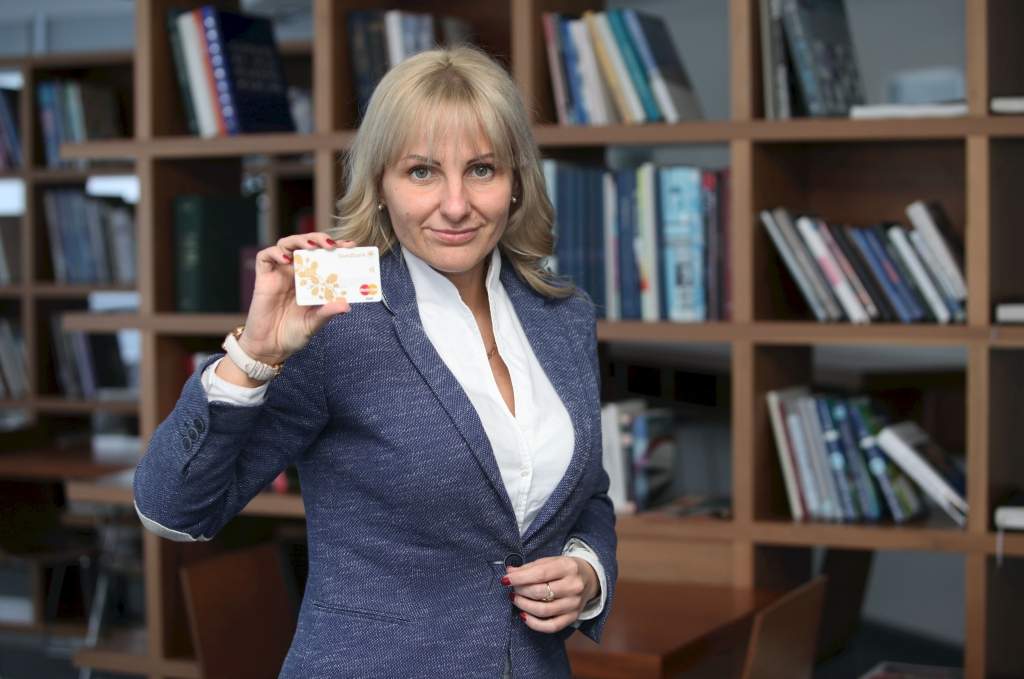 Bezkontakta kartes vēl izmanto kūtri