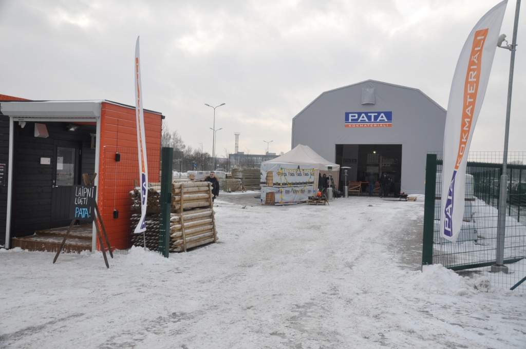 FOTO: ''PATA'' kokmateriāli atver veikalu Liepājā; Izjūt, ka valstī krities celtniecības apjoms