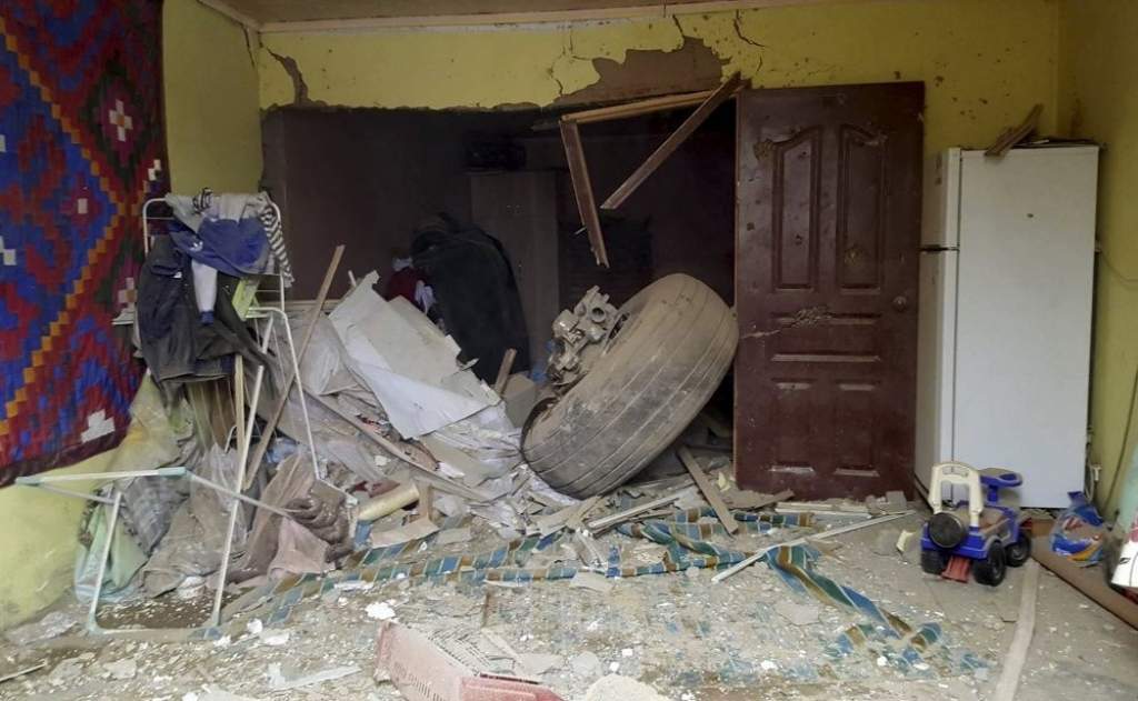 Papildināta - Turcijas kravas lidmašīnas katastrofā Kirgizstānā gājuši bojā vismaz 37 cilvēki
