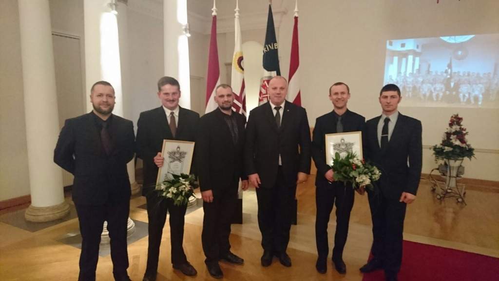 Oskara Kalpaka Liepājas 15. vidusskola saņēmusi Aizsardzības ministrijas Goda rakstu