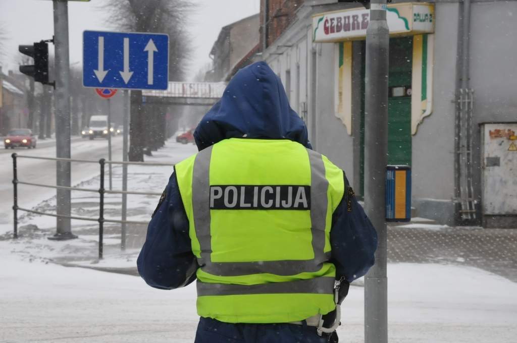 Policija fiksējusi virkni dažādu zādzību; Pazūd malka, rati un citas lietas